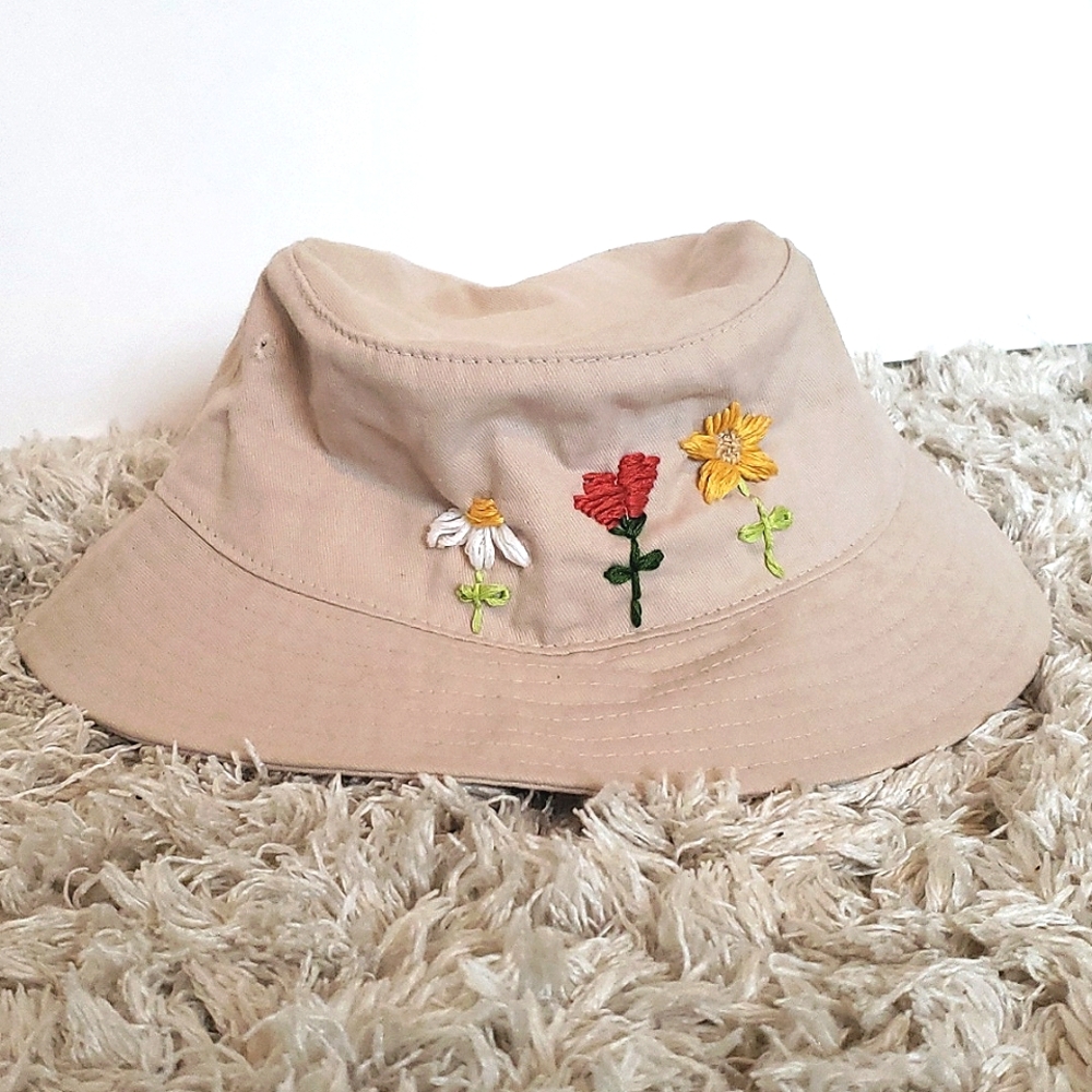 Flower embroidered bucket hat